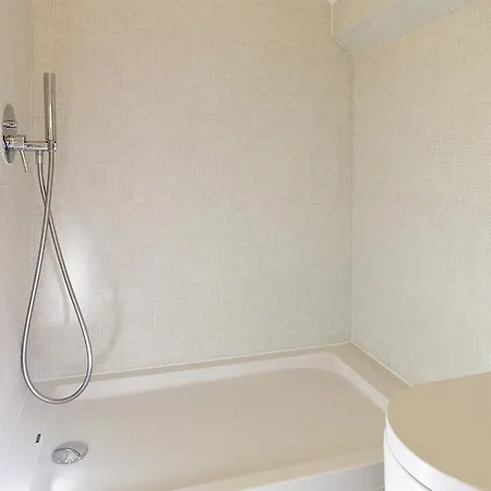 Bairrus - Graca Lisbona