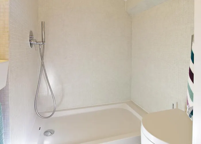 Bairrus - Graca Lisboa